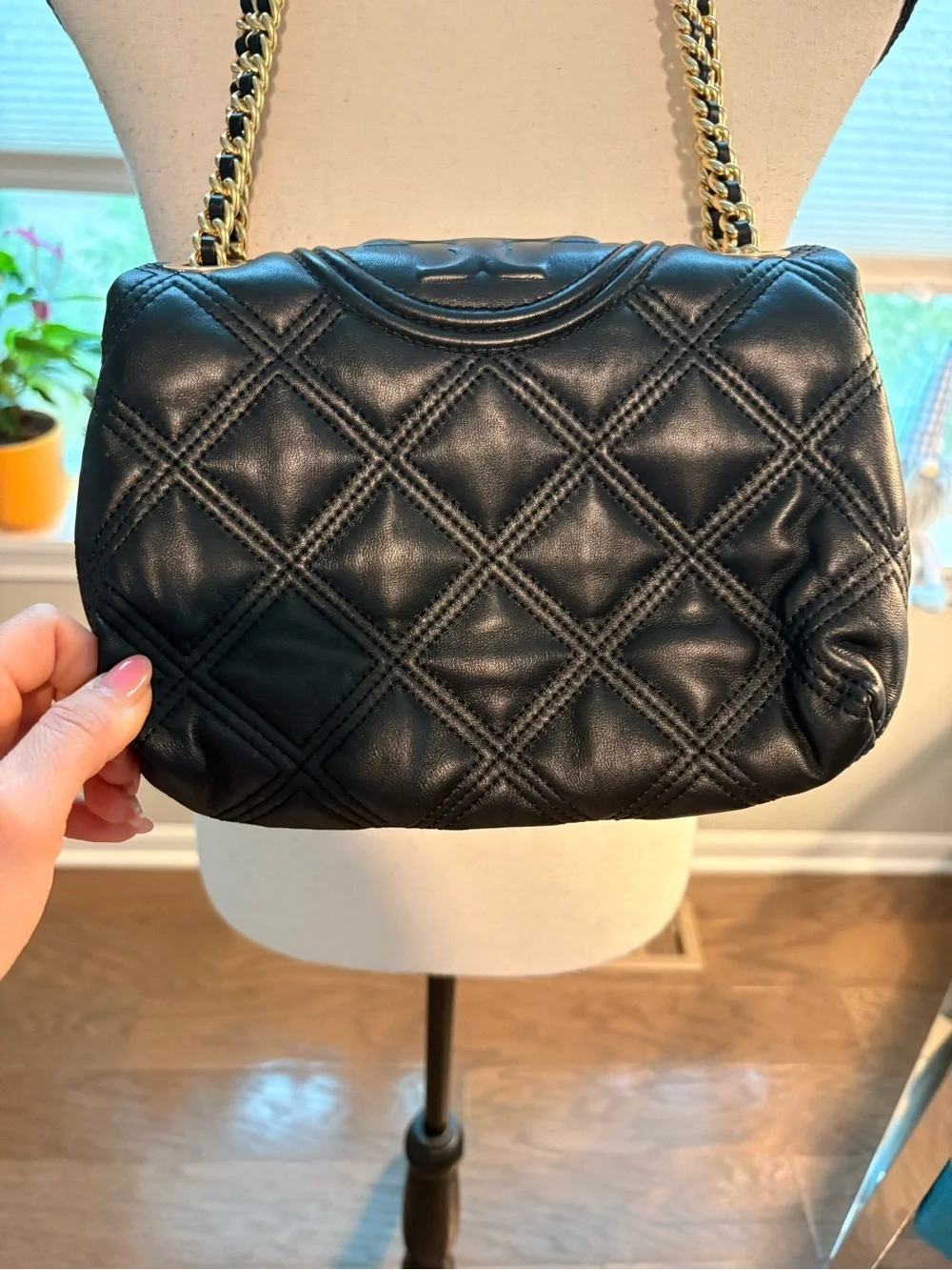 ✨Tory Burch (EUC) Quilted Black Shoulder Bag with Gold Chain Straps✨